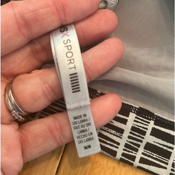 Victoria Secret Sport brand sports bra size medium. EUC - Picture 4 of 4